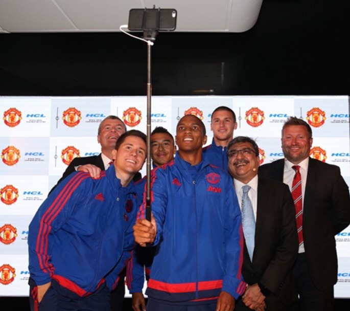 This image has an empty alt attribute; its file name is man-united-photo.jpg